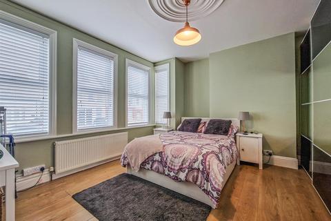 1 bedroom flat for sale, Ronald Park Avenue, Westcliff-on-Sea SS0