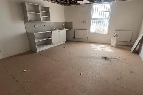 Property to rent, Westgate, Heckmondwike WF16