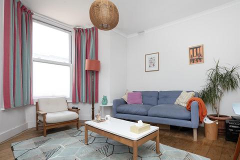 1 bedroom flat for sale, Linden Grove, Nunhead, SE15