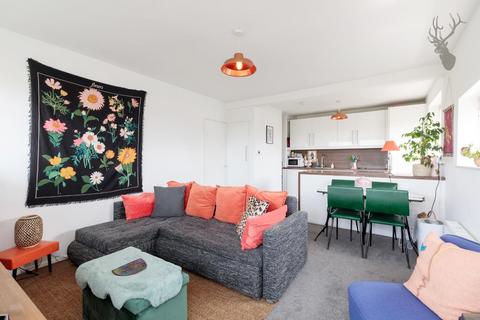 2 bedroom flat to rent, Jodrell Road, London