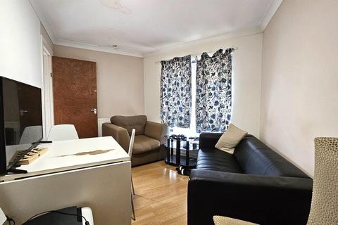 3 bedroom apartment to rent, Hirst Crescent, Wembley