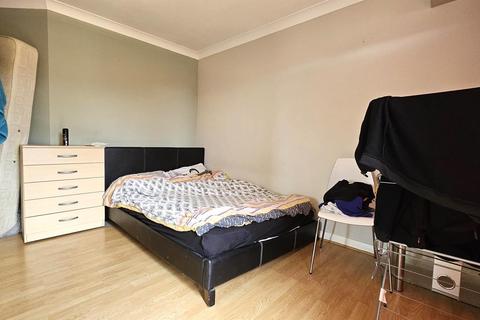 3 bedroom apartment to rent, Hirst Crescent, Wembley