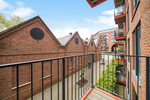 Studio for sale, Warehouse Court, Woolwich SE18