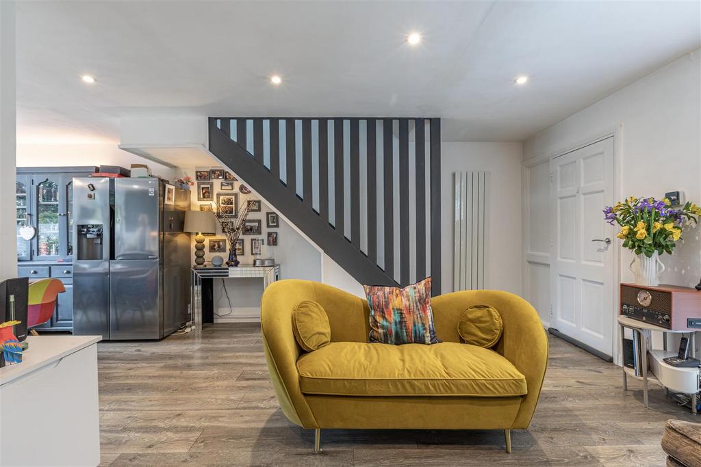 Weymede, West Byfleet KT14 2 bed terraced house for sale £455,000