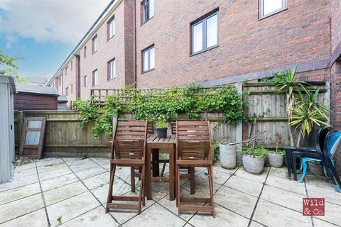 2 Midhurst Way, London, E5 8PS