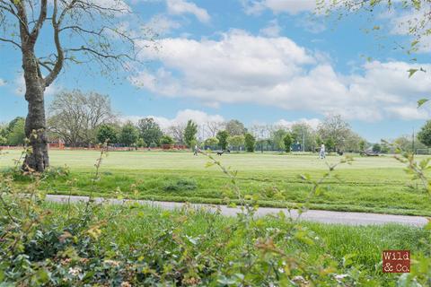 2 Midhurst Way, London, E5 8PS