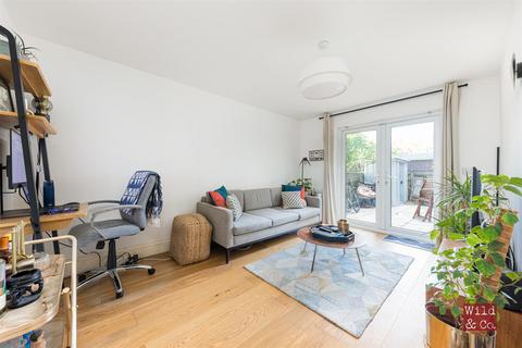 2 Midhurst Way, London, E5 8PS