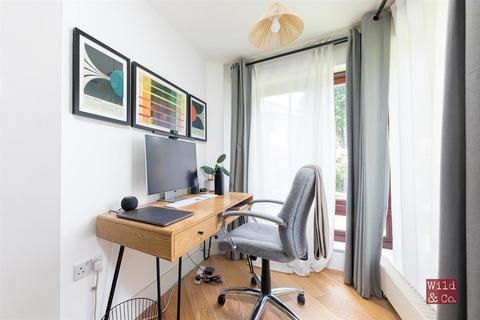 2 Midhurst Way, London, E5 8PS