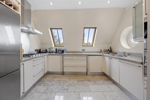 3 bedroom apartment for sale, Rosslyn Hill, Belsize Park NW3