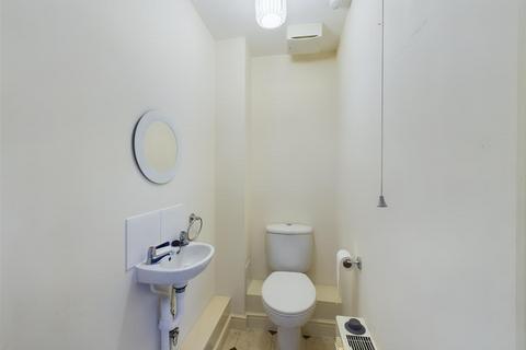 2 bedroom flat for sale, Commonwealth Drive, Three Bridges RH10