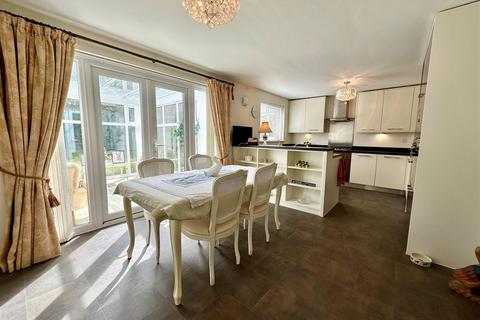 8 Fisher Road, Alcester, B49 6FF