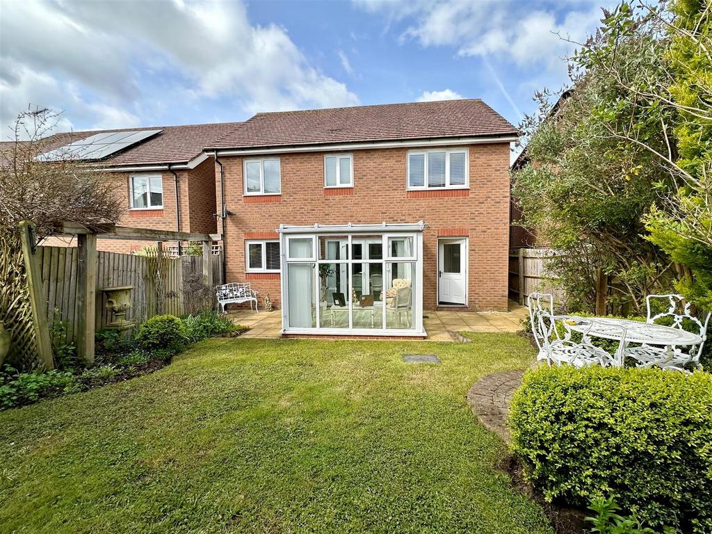 Garden to house