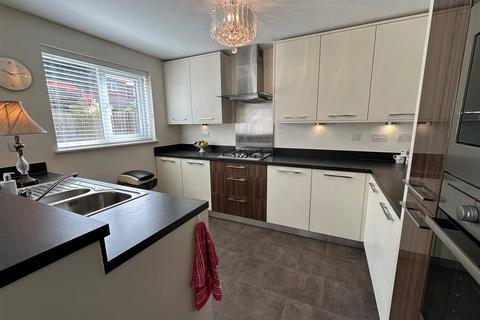 8 Fisher Road, Alcester, B49 6FF