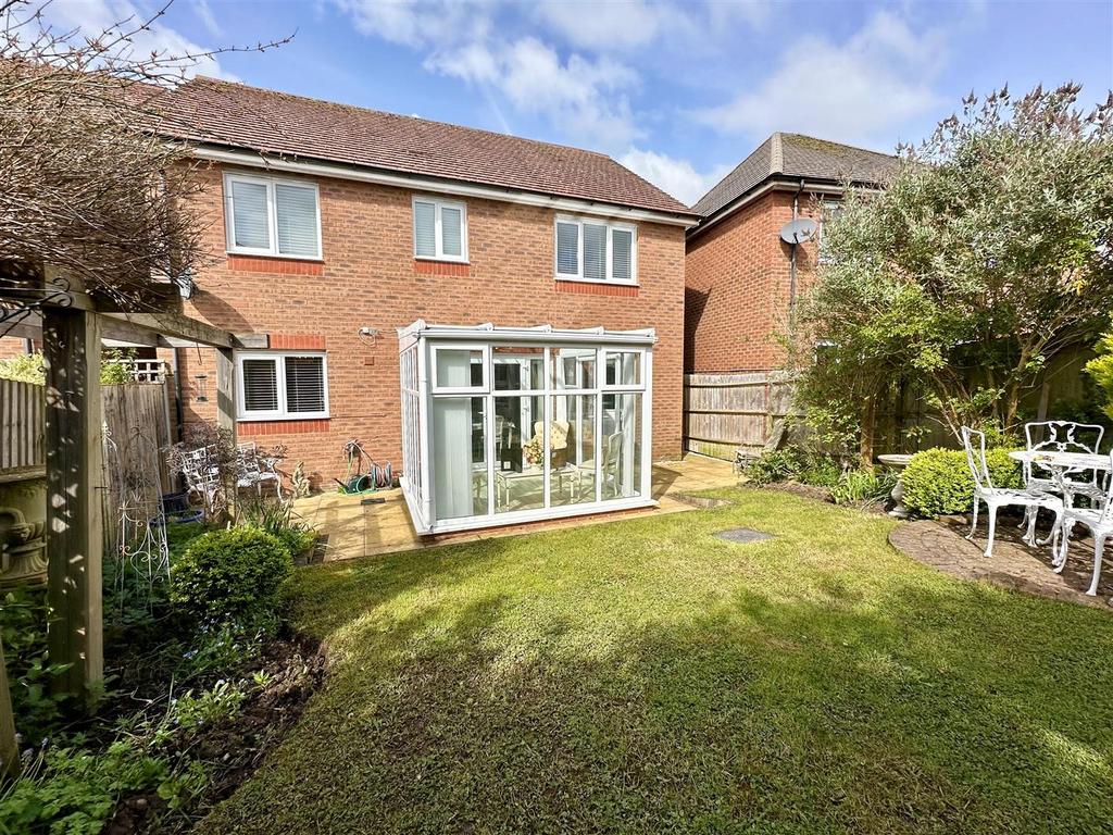 Garden to house