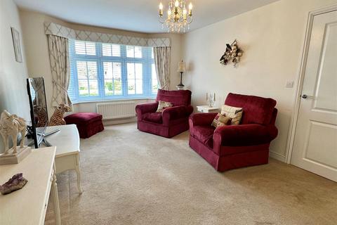 8 Fisher Road, Alcester, B49 6FF