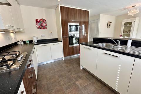 8 Fisher Road, Alcester, B49 6FF