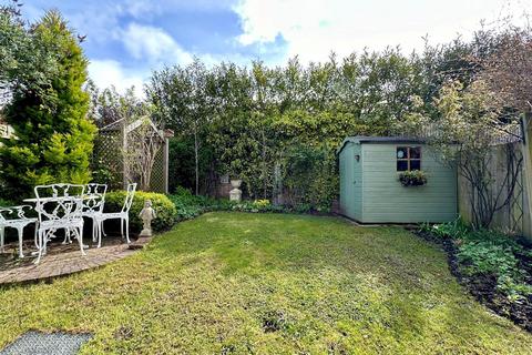 8 Fisher Road, Alcester, B49 6FF