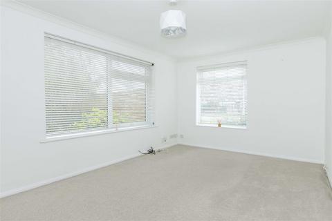 2 bedroom flat for sale, Barton Close, Worthing