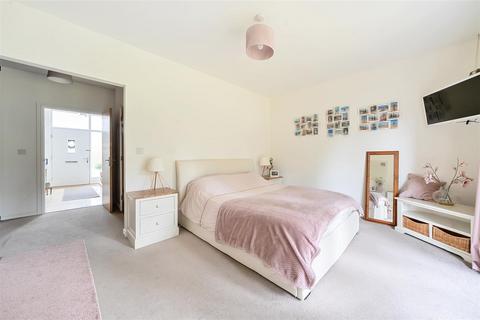 4 Endeavour Avenue, Exeter, EX2 7GR