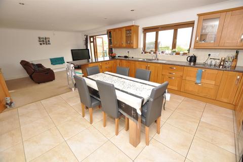 4 bedroom detached house for sale, Clos Nathaniel, St. Clears, Carmarthen