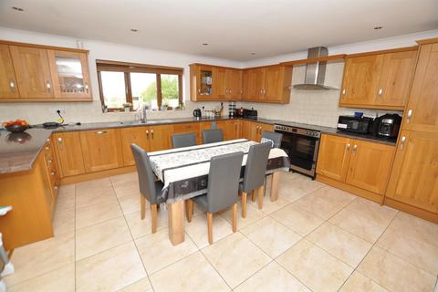 4 bedroom detached house for sale, Clos Nathaniel, St. Clears, Carmarthen