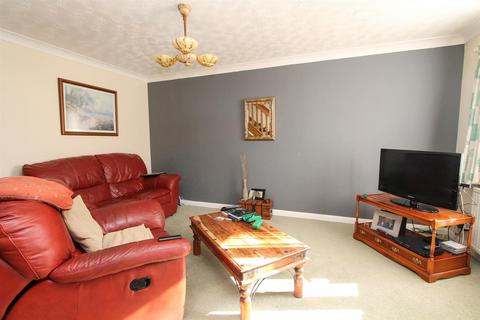 24 Claydon Drive, Croydon, CR0 4QX