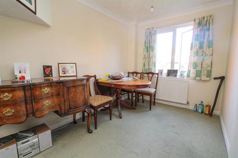 24 Claydon Drive, Croydon, CR0 4QX