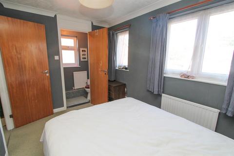 24 Claydon Drive, Croydon, CR0 4QX