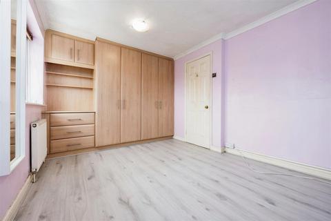 2 bedroom house to rent, Coltsfoot Green, Luton