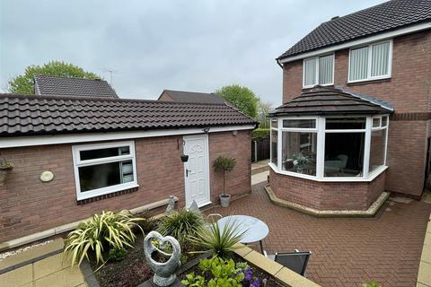 3 bedroom detached house for sale, Falcon Knowle Ing, Darton S75 5RB