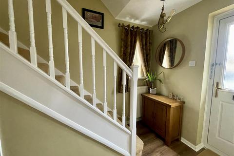 2 Falcon Knowle Ing, Darton, Barnsley, S75 5RB