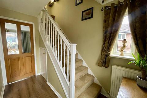 2 Falcon Knowle Ing, Darton, Barnsley, S75 5RB