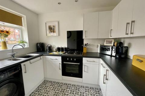2 Falcon Knowle Ing, Darton, Barnsley, S75 5RB