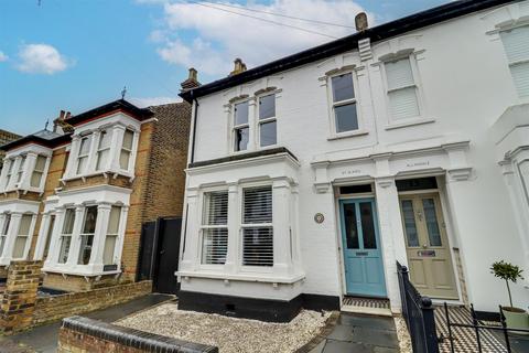 3 bedroom house for sale, Alexandra Road, Leigh-On-Sea SS9