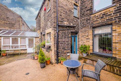 4 bedroom end of terrace house for sale, Heathfield Place, Halifax
