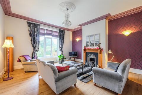 4 bedroom end of terrace house for sale, Heathfield Place, Halifax