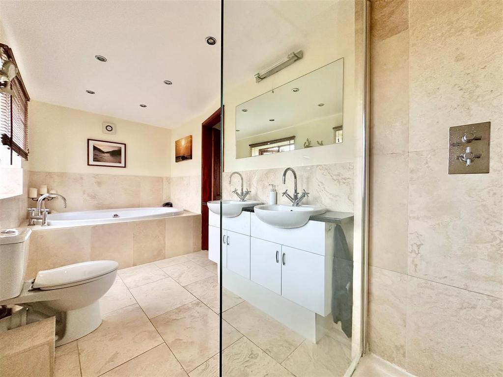 Ensuite.jpg
