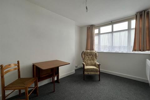 1 bedroom property to rent, Queens Terrace, Scarborough