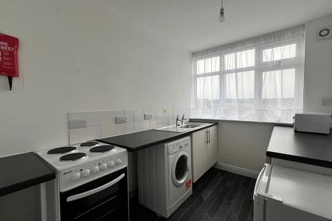1 bedroom property to rent, Queens Terrace, Scarborough