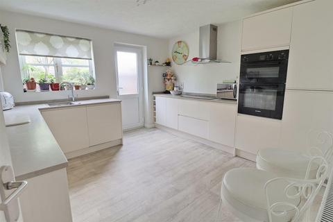 4 bedroom detached house for sale, Hathorn Road, Hucclecote, Gloucester