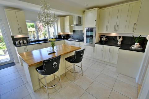 4 bedroom detached house for sale, Birch Avenue, West Parley, Ferndown, BH22