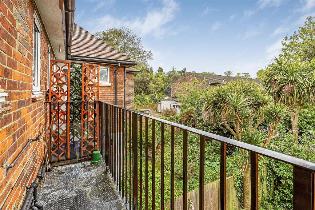 Dover House Road, Putney, SW15 1 bed £410,000