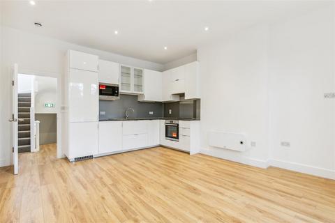 4 bedroom property to rent, Chiswick High Road, London