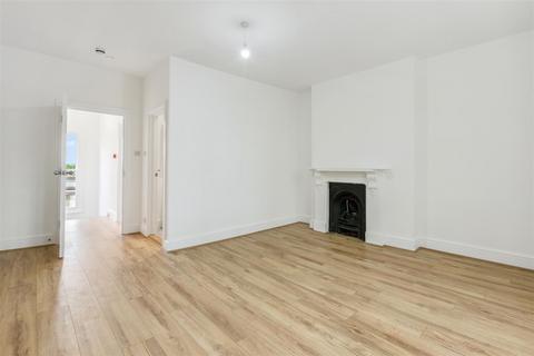 4 bedroom property to rent, Chiswick High Road, London