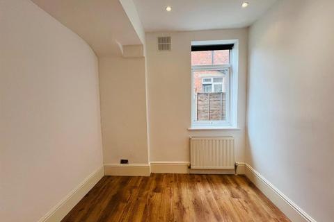 3 bedroom apartment to rent, Station Road, London NW10