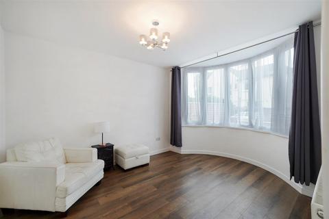 3 bedroom end of terrace house for sale, Mortlake Road, Ilford