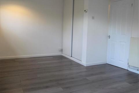 Studio to rent, The Square, Marlowes, Hemel Hempstead