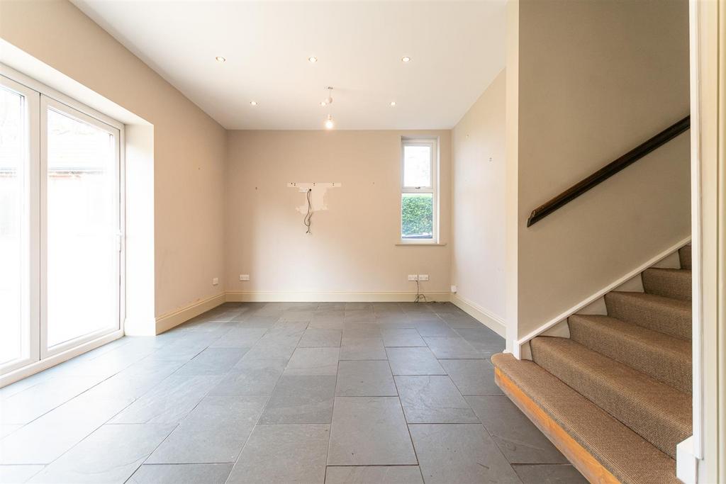 Dining area (2)