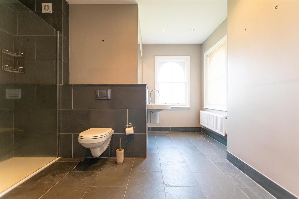En-suite (2)