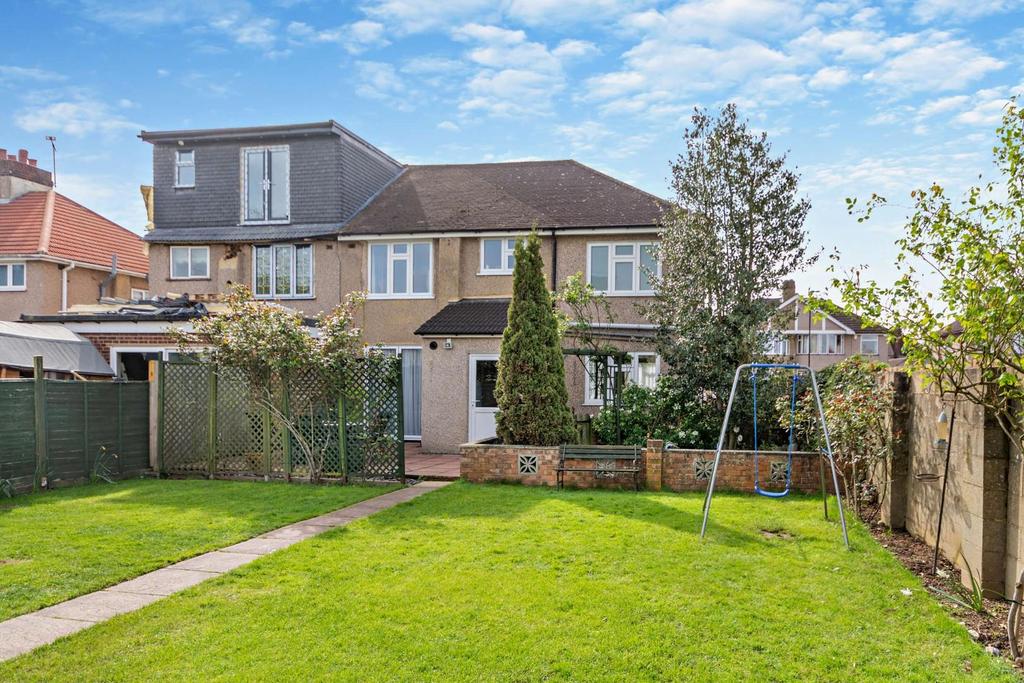 Hereford Road, Feltham TW13 4 bed semidetached house for sale £625,000
